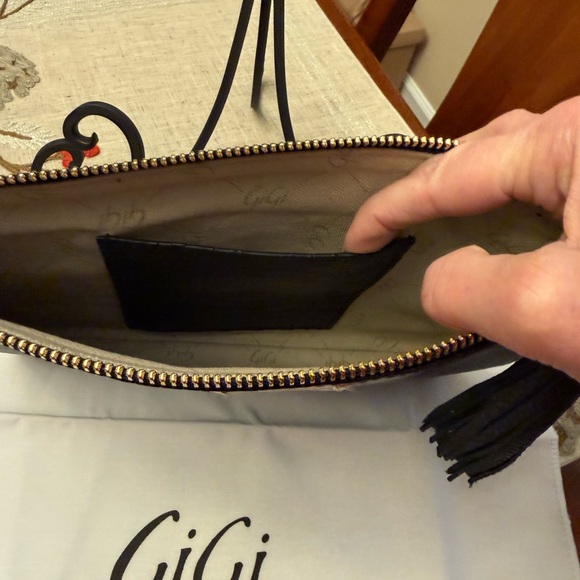 GiGi New York Black Women's All In One Clutch, New Without Tags - Picture 10 of 11